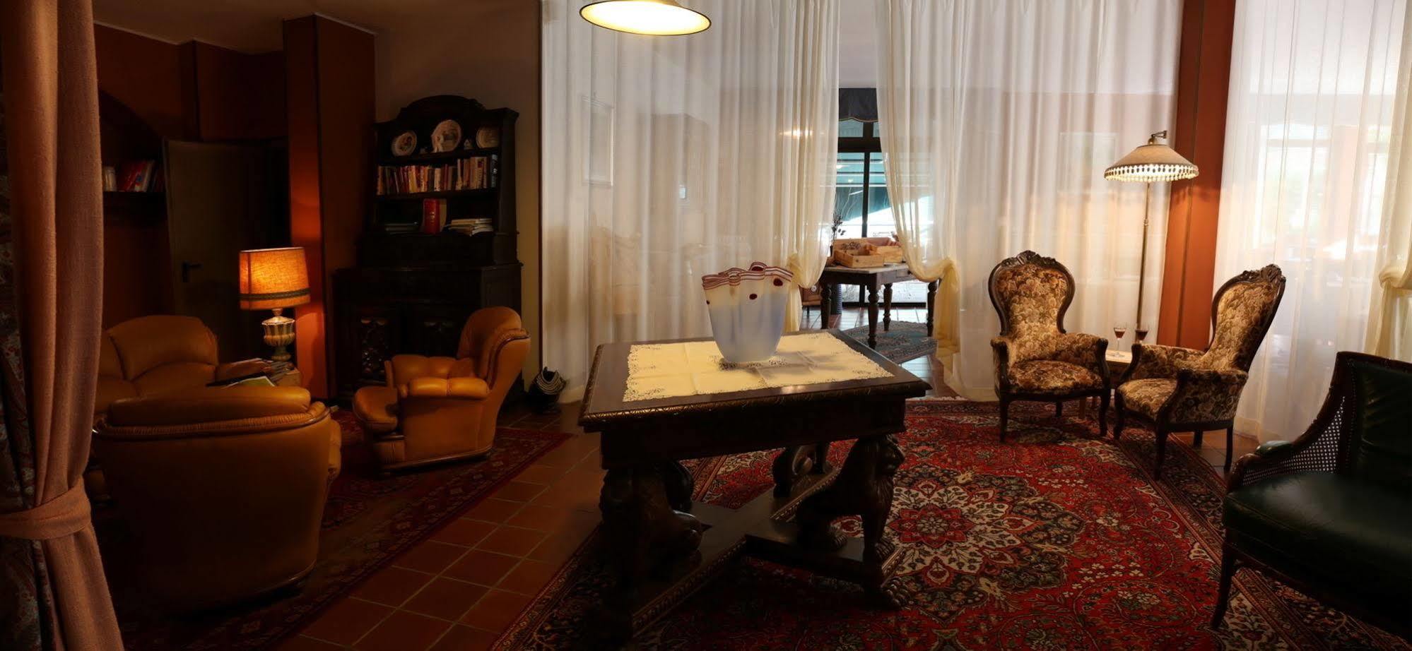 Villa San Carlo Cortemilia ภายนอก รูปภาพ